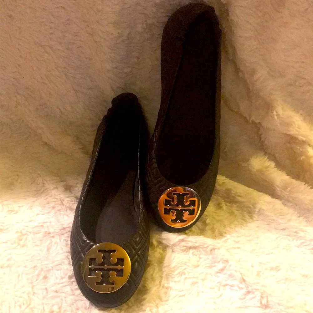 BRAND NEW TORY BURCH FLATS-NEVER WORN. Stickers still on bottom. Quilted pattern